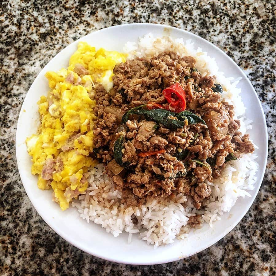 Jada Lalita Patipaksiriのインスタグラム：「Sometimes a girl doesn’t have the time or in the mood to make a “fancy” or “pretty” dinner.  As long as the flavors are there, who cares right? 😛 Pad kra prow (beef stir fry & Thai basil), with white jasmine rice and a Thai style scrambled egg with sour sausage. Did i mention this was spicy? 🌶  #beef #spicy #veggies #chilis #garlic #sauce #dinner #tasty #yum  #foodpics #foodie #yummy #thaispice #food #cooking #spicyfood #asian #asianfood #thaifood #authenticthai #recipe #kitchen #cookbook #chef」
