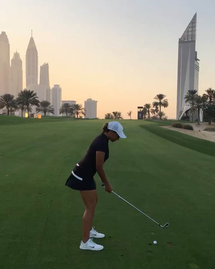 シャイエン・ウッズのインスタグラム：「#TBT Dubai... One of my favorite places to play.  This week on @birdiesnotbs we discuss a few of our favorite cities to play golf in! What are yours? ⛳️⛳️」