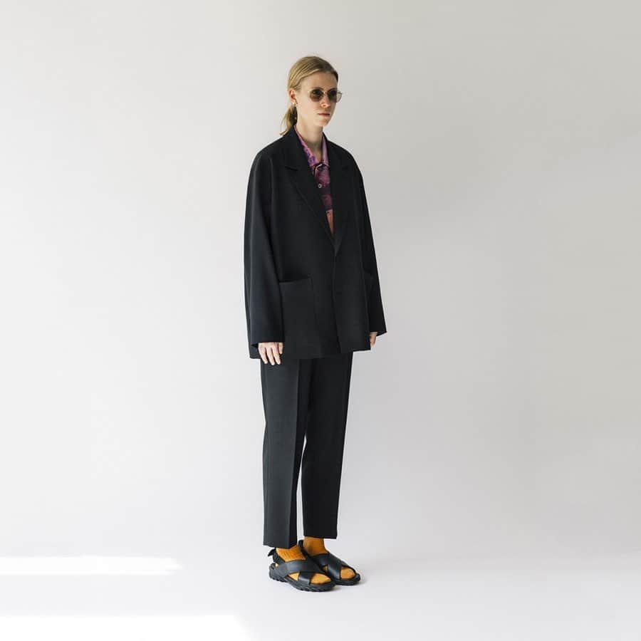 のインスタグラム：「【 New Arrival 】﻿ < GENERAL_INDEX x UNITED ARROWS & SONS >﻿ “Pale Blue Dot” ﻿ now in online store.﻿ *Sandals are coming later. ﻿ ﻿ イル・スタジオのプロジェクト、<ジェネラル_インデックス>とのカプセルコレクション“PALE BLUE DOT”。﻿ 今回のコレクションのインスピレーションは「ペイル・ブルー・ドット」﻿ 約60億キロメートルの彼方からボイジャー1号により撮影された地球の写真の名称です。﻿ また、ボイジャー計画に携わったアメリカの天文学者、カールセーガンが94年に執筆した同名の本の名前でもあります。﻿ ﻿ ※サンダルは後日発売いたします。  The collection takes its inspiration from “ Pale Blue Dot”, a photograph of Planet Earth taken on February 14, 1990 by Voyager 1 from a record distance of about 6 billion kilometers.﻿ The name “Pale Blue Dot” was coined by astronomer and author Carl Sagan in his reflections on the photograph’s significance, documented in his 1994 book of the same name. ﻿ Voyager 1 remains to this day the most distant human artifact from planet earth.﻿ #ILLSTUDIO #GENERAL_INDEX #unitedarrowsandsons」