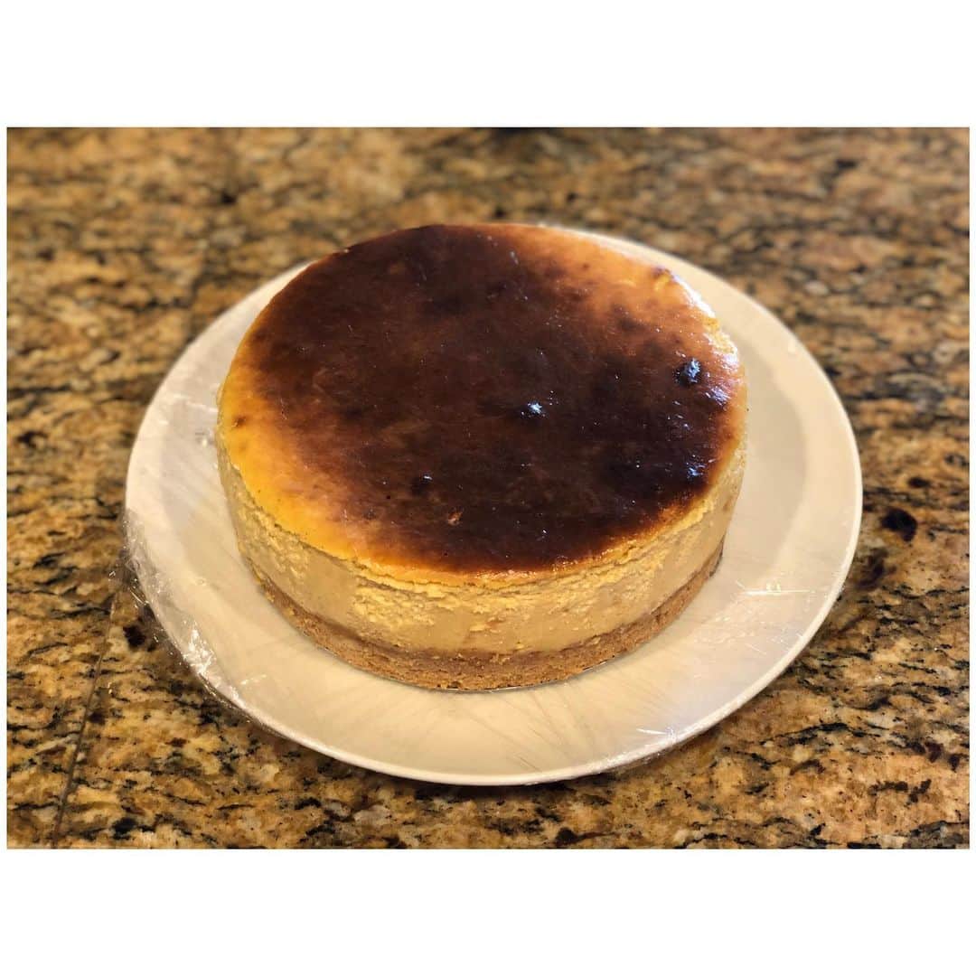 村上佳菜子さんのインスタグラム写真 - (村上佳菜子Instagram)「. . . #kanakoん家ご飯 チーズケーキつくったでい。 . #チーズケーキ #cheesecake . . . #村上佳菜子 #kanakomurakami  #figureskater」5月15日 11時11分 - kanako_m_official