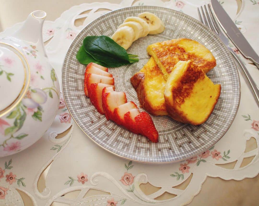 宇佐美蘭のインスタグラム：「昨日寝る前に、朝ごはんはフレンチトーストを食べようと決めて💕💕﻿ 美味しかった😋﻿ #朝ごはん#フレンチトースト」