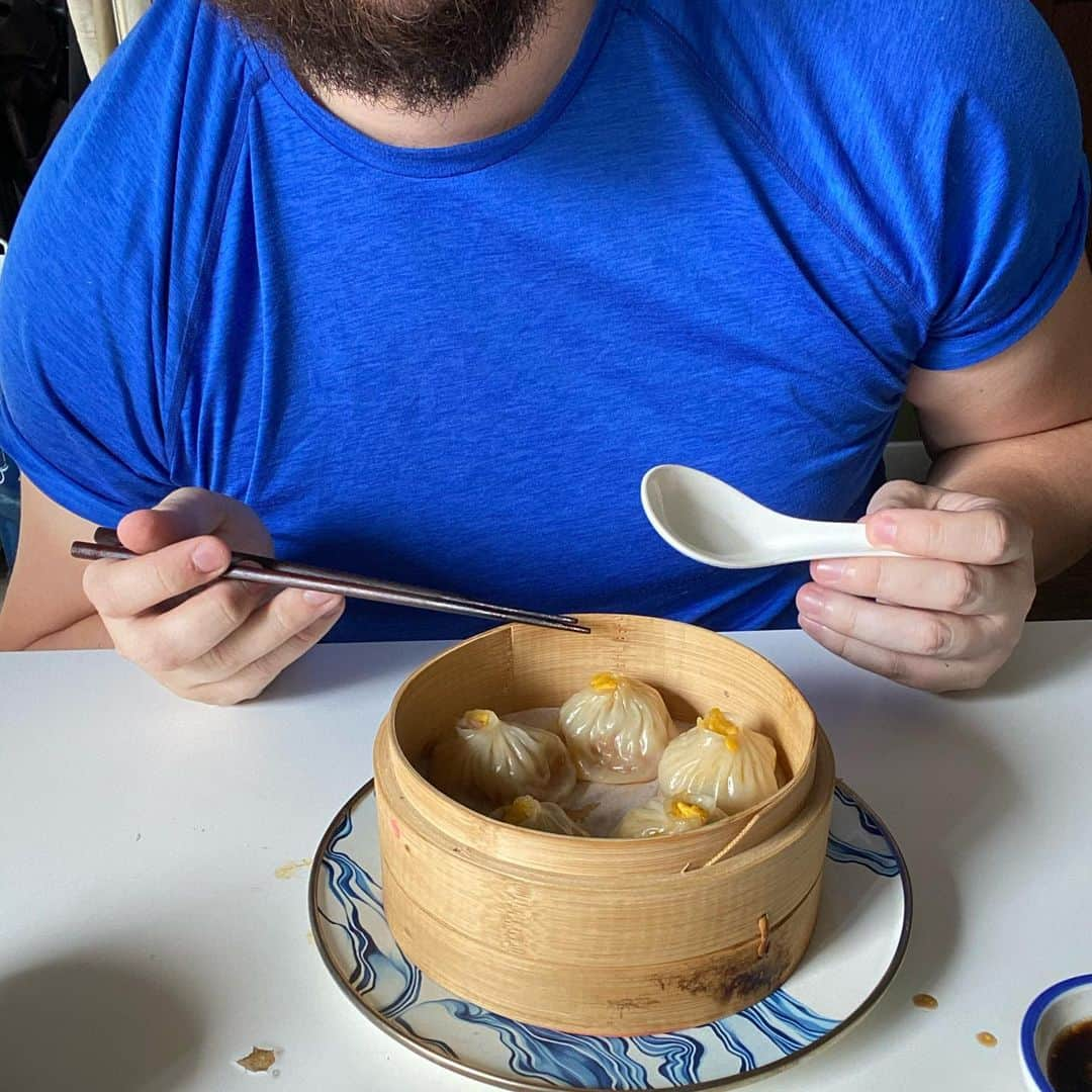 Symmetry Breakfastさんのインスタグラム写真 - (Symmetry BreakfastInstagram)「Another day, another dumpling 🙌🏼 I can’t speak Chinese yet but I can make a xiao long bao 小笼包 (although with a pretty high failure rate, these were the 10 that made the cut) classic pork topped with a golden nugget of egg yolk to cover all sins 👌🏼 I’ve had a hectic week starting the process of setting up my new studio where I’ll be properly recording better videos with a team and Mark will be making cameos like Jeffrey does with Ina Garten ❤️ More to come... #symmetrybreakfast」5月15日 11時23分 - symmetrybreakfast