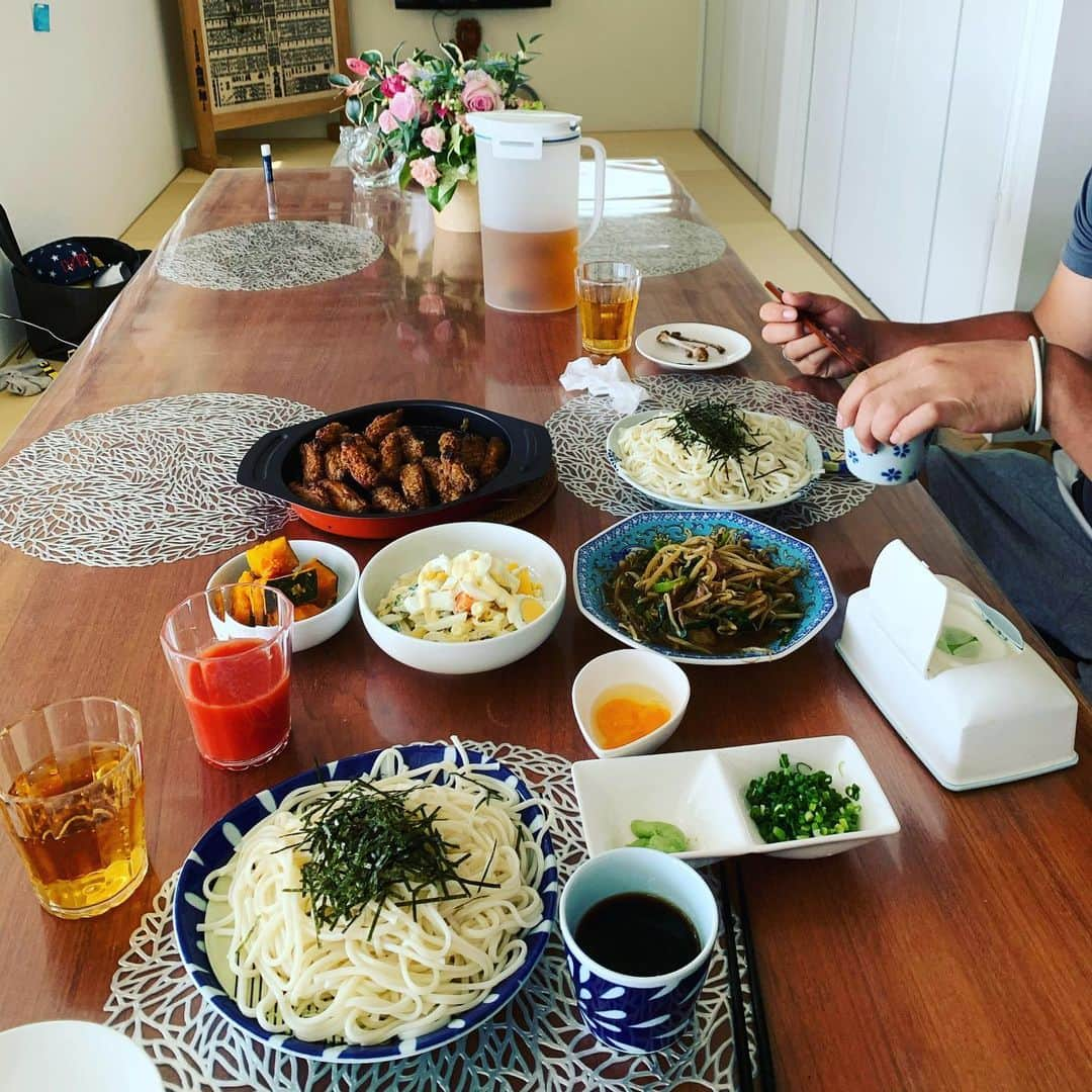 金村義明さんのインスタグラム写真 - (金村義明Instagram)「三男坊と朝食！五島うどん＆梁山泊のレバニラ炒め＆コショウ鶏！残り物でも超劇うままままままし #クソコロナええ加減にせぇ  #1日も早く終息しますように  #1日も早く特効薬を #医療従事者の方々に感謝  #保健所の皆様に感謝です  #保育士介護士の方々に感謝  #公務員の方々頑張って下さい」5月15日 11時17分 - yoshiaki_kanemura