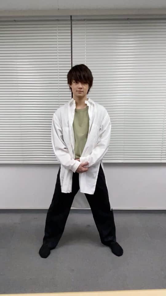 M!LKオフィシャルInstagramのインスタグラム：「本日は「佐野式おうちで出来るエクササイズ」💪 丸いものを準備して、一緒に遊びましょう🏓 みなさんもスマホで曲を流しながら、おうち時間を楽しく🏠🎵 また来週🙌  #MILK体操 #サラブレッド御曹司CITYBOY #佐野勇斗」