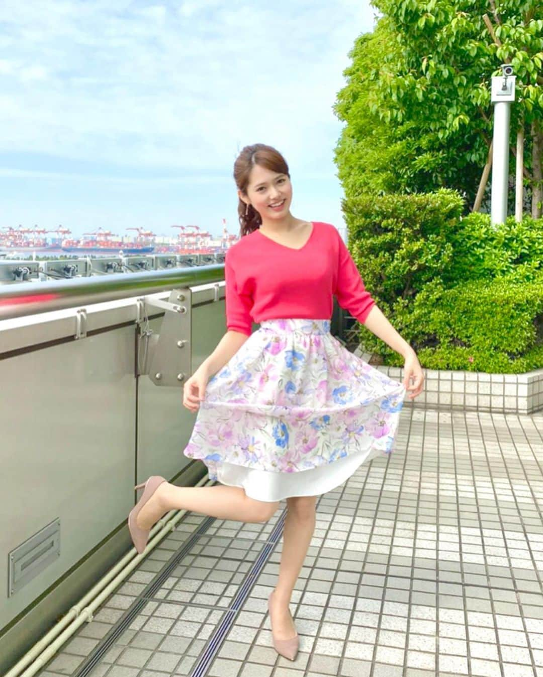 谷尻萌さんのインスタグラム写真 - (谷尻萌Instagram)「おはようさん☀️ コロナで色々と大変な状況が続いてる中、お仕事やオンライン授業などなど本当にお疲れ様やで💕 ずっとお家にいてストレスも溜まってると思うし、無理しんようにね👼🏻(*^o^*)🧡 好きなご飯を食べたり、気分が上がる音楽を聴きながらお掃除をしたりとかしたらちょっとは楽しくなると思うえ🥰🎹🎤✨🍓 ほんでお天気は、今日は西から下り坂やで☔️ お台場も今朝、晴れてたんやけどうろこ雲が出てましたわ〜☁️お天気下り坂のサインやよ！⭐️(5枚目)  中国、四国は夕方から雨で九州は夜は局地的に激しい雨が降りそうやさかい注意してな☔️🤗 ほな、今日も大変な状況ではありますが、心は前向きに、頑張れますように🍀（╹◡╹）♡ また明日のめざましどようびで会おうなっ💕  #めざましテレビ　#お天気キャスター #セントフォース　#谷尻萌 #nofilter」5月15日 11時20分 - tanijiri_moe