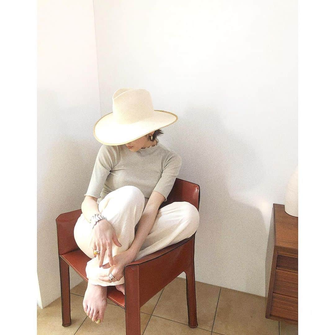 吉田怜香さんのインスタグラム写真 - (吉田怜香Instagram)「m o r n i n g 🍐🥛 . うすいミント色が可愛いトップスなのに 写真だとわからなかったな〜 ボトムはLAで購入したリネンパンツ。 . さて、きょうも愛ある1にちを◎」5月15日 11時38分 - reikayoshida_