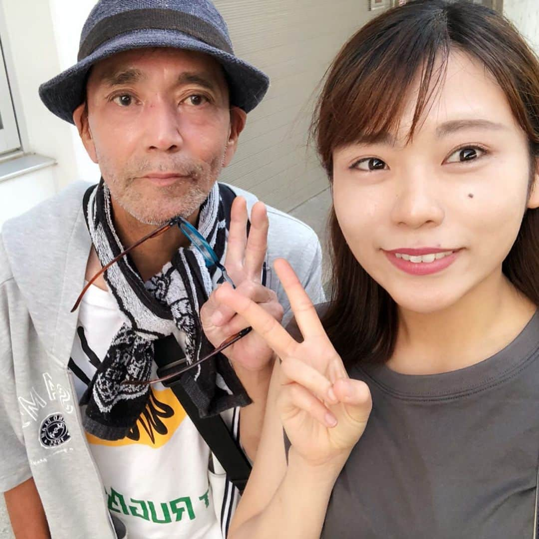 立花このみさんのインスタグラム写真 - (立花このみInstagram)「. 5月11日大好きで大切な あたしのたった1人のパパが この世から天国に 旅立ちました。 . このようなことを 書くことを躊躇ったけど なかった事にはできないので書かせて下さい。 . . 60歳で自宅にて心筋梗塞で 亡くなるという、 突然な出来事でした。 . . 5月24日は パパが楽しみにしてた 自分の誕生日であり あたしの赤ちゃんの予定日 でもありました。 . . パパの誕生日と 一緒だったから運命感じてたし、お腹の中に赤ちゃんが居るとわかってからずーっと可愛がってくれてた。 誰よりもパパが1番楽しみにしてくれたよね！ 誰よりもパパが無事に生まれますようにって願ってくれたよね！ . パパの携帯を見ると 最後の検索履歴が "臨月" になってて 臨月に入ったよって 言ったから臨月とは何か 臨月に何したらいいか 調べてくれてたのかなって涙止まらなかった。 . ○○した方がいいよ〜って 良くアドバイスくれてたのは わざわざ調べてくれてたんだね。 いつもいつも本当に優しかった。ありがとう😢 . . おはよう☀️ みーちん元気かーい？ 赤ちゃん元気かーい？ これが毎日の挨拶だったね。 毎日の当たり前のLINEが なくなってしまって すごくすごく寂しいよ。 だからね、 返ってくるはずないのに パパにLINE送ってしまうよ。 . . 4月に来る予定だった 東京にもコロナの影響で 来れなくなっちゃって 赤ちゃん生まれて コロナが落ち着いたら 会いに来ると約束したよね! まさかこんな日が あっという間に来るなんてだよ。 . 毎回東京来る時は2人で 浅草デートや原宿デート 定番のデートコースで 楽しんだよね！ パパが最後に来た時 原宿で大きなかき氷を2人で 突いて食べたの覚えてる。 照れくさかったけど 幸せだったよ♡ . パパはいつも明るくてふざけてて、人を笑わせてて、バカばっかして、何よりも人が大好きで、家族が大好きで愛ある人でした。 . 今はまだパパが天国に 逝ってしまったなんて 信じられないし 信じたくないし 毎日毎日涙が出る。 出しても出しても 止まらないくらい沢山の涙が出る。 きっとこの先もずっと 事実を受け入れることができない気がする。 . けど不思議と 加古川と東京より パパを近くに感じる。 きっと側に居てくれてるんだよね⁇絶対そう！パパはあたしの事大好きだもん！あたしも大好きだもん！そう思います。 . パパとの思い出をたくさん思い出して、涙は流すだけ流す。 けど、必ず笑顔で毎日お空に向かってパパに話しかける。約束！ . そしてもうすぐ生まれてくる パパの孫のためにも 気をしっかりして みーちんがんばるよ！ . . みーちん！がんばれぇ！ がんばれぇ！ パパ見守ってるからなぁ！ って声が聞こえてくるよ。 うん、頑張るからね。 . パパのこと、 心の底から大好きで 心の底から愛してます。 これからもずーっと。 . ずっとずっと深すぎる愛情を注いでくれてありがとう。 パパはこのみにとって 超自慢のパパだよ！ ありがとうね！ . . ここ最近大切な人との 別れが多すぎて 苦しいくらい 心が弱っているけど お腹の中の赤ちゃんは スクスクと育ってるのが 一つの救いです。 . 予定日まであと数日 頑張るよ！ みんなの生まれ変わり頼むよ！ みんなが待ってるからね！ . . パパがあたしをたくさんの愛情で今まで見守り育ててくれたよう、あたしも生まれてくる子をパパの分もたくさんの愛情でしっかり見守り育てるからね☺️ . パパからの愛は 世界一だったもん🌍💓 . . 何度も何度も言うけど パパ、ありがとう。 パパ、大好きです。 . みーちんより . . . そして皆さんへ 大切な親、家族、友人、 1日1日、一分一秒 当たり前と思わず 後悔しないように 接してください。 愛してください、 遠くにいる人は 毎日連絡してあげてください。 何がいつ起こっても 後悔のない人生にしてください。 難しい事じゃない！ 簡単な事。 だから、みんな一分一秒を大切にね😢絶対に。 . . #511大好きなパパありがとうこのみより」5月15日 11時51分 - avilla_konomi