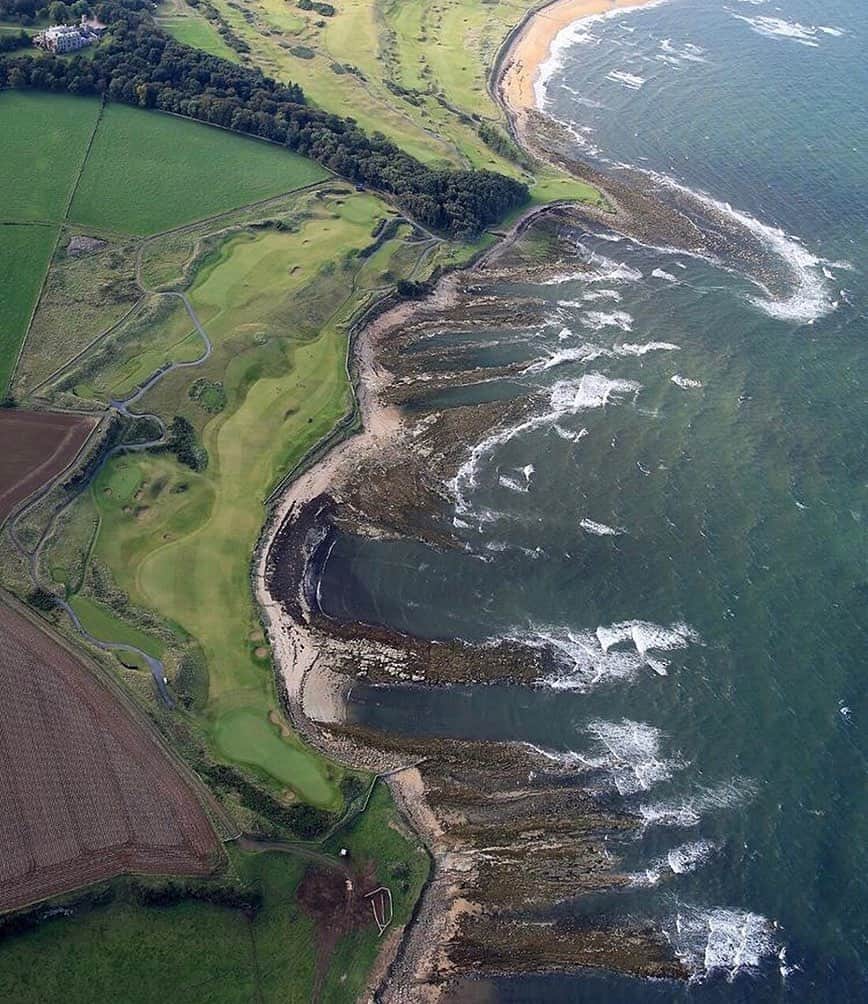 キム・インキョンのインスタグラム：「Beautiful @kingsbarnslink @jtbc.golf @hee_han78 12:00-15:30 live 희원언니 배기완님과 함께합니다 😍😁 곧 뵐께용 🤟 #감사합니다」