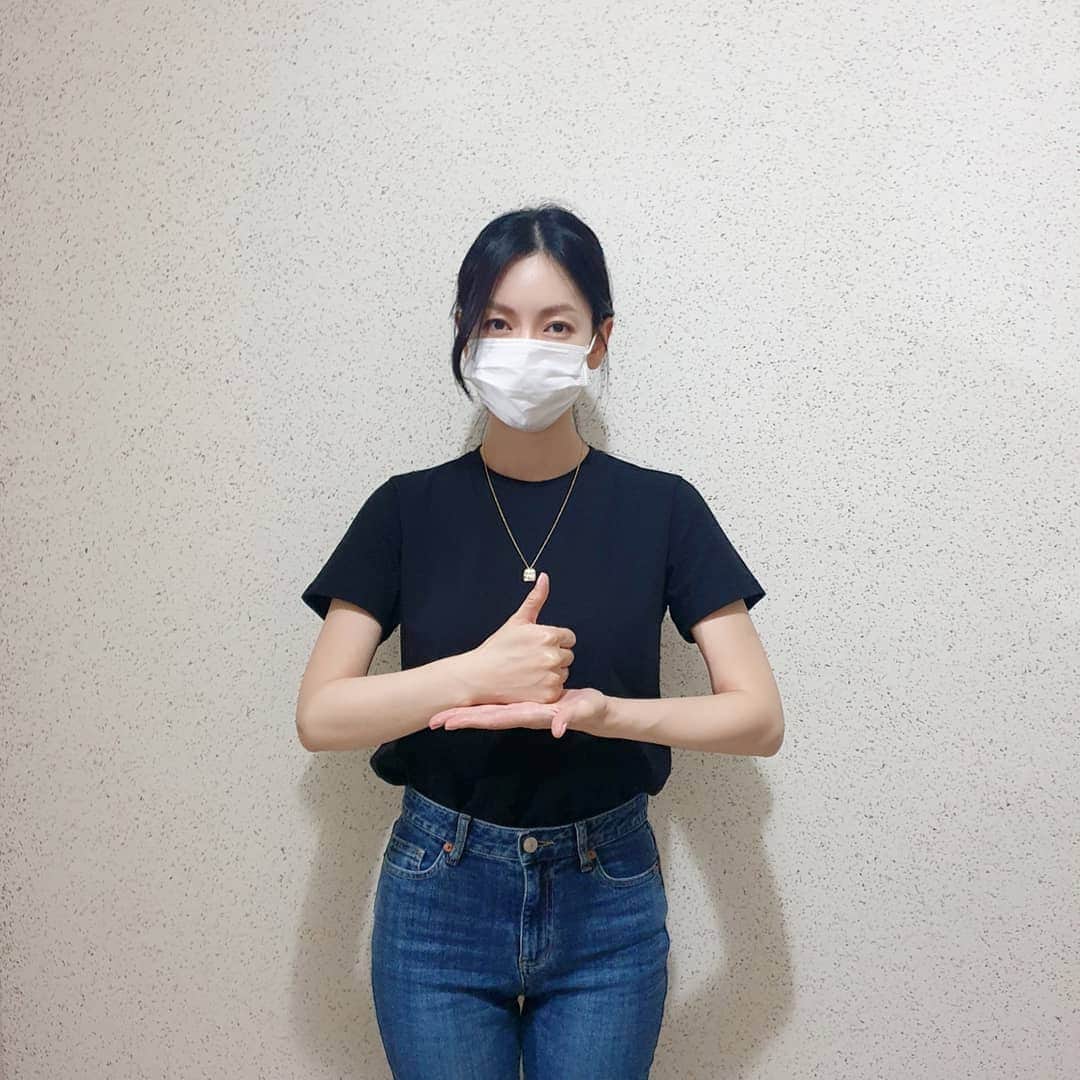 のインスタグラム：「사랑하고 존경하는 최명길선생님 @myungchoi1111 과*너무 보고싶은 천사 김예준 군 @yejunekim 덕분에, 이 뜻깊은챌린지에 동참하게 되었습니다.  최선을 다해 노력해주시는 모든 의료진분들,진심으로 감사드리고 또 감사합니다. 그 노고와 희생이 헛되지 않도록.. 저도 더 노력하며 신경쓰도록 하겠습니다.🙏🍀 #의료진덕분에」