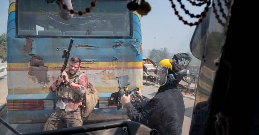 クリス・ヘムズワースさんのインスタグラム写真 - (クリス・ヘムズワースInstagram)「A few BTS shots from one of my favourite stills photographers @jasinboland on set of Extraction @netflixfilm @thesamhargrave」5月15日 12時17分 - chrishemsworth