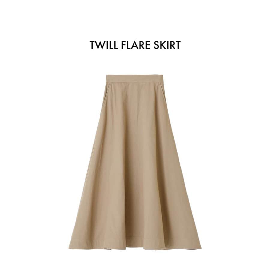 マウジーさんのインスタグラム写真 - (マウジーInstagram)「Add to collection. ・TWILL FLARE SKIRT(010DSB30-2300) 程よい厚みと柔らかいハリコシ感のあるコットンツイル素材を使用したフレアスカート。 裾に向かって綺麗に広がるAラインのシルエットが魅力的。 スタンダードなデザインで着回しやすいアイテム。 SHEL'TTER WEB STORE、MOUSSY店舗にて発売中。 #MOUSSY」5月15日 12時24分 - moussyofficial