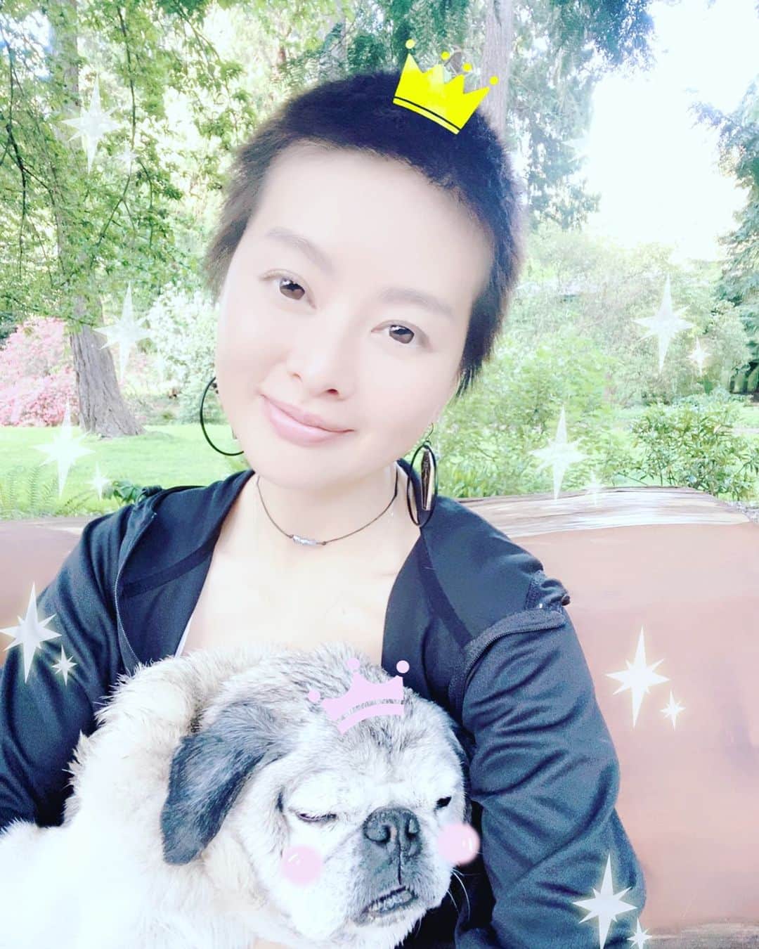 吉野紗香のインスタグラム：「Today is my birthday 🎂🎉💖✨Thank you so much for birthday messages 💖✨ #birthday #thankyousomuch #muffin #pug #誕生日　#お祝いメッセージ　#どうもありがとうございます #マフィン　#パグ」
