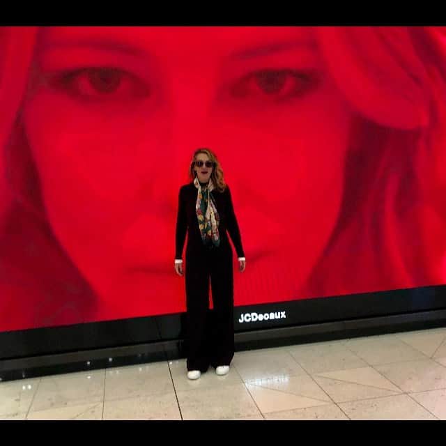 のインスタグラム：「Happy Birthday to this  deeply amazing woman!!! A true original. Love you Cate 💕🎉💕」