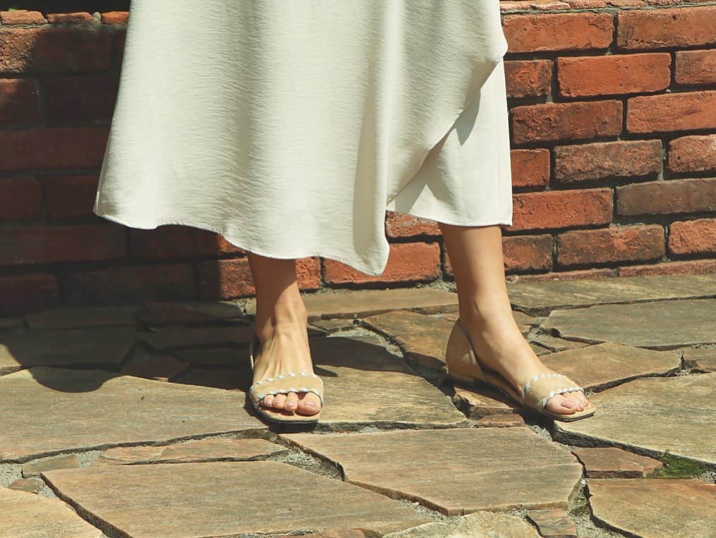 スザンヌさんのインスタグラム写真 - (スザンヌInstagram)「#serenececool ﻿ @serenececool 第3弾🎉はセパレートトリミングサンダル👡﻿ ﻿ トリミングデザインがアクセントのサンダルです💚﻿ ﻿ 履くと上品な雰囲気ですが、サッと履けるように脱げるように！でも歩きやすく！を﻿ 追求して作ったのでお子様がいるママさんにもオススメです😊﻿ ﻿ 色もたくさんあってぜんぶ可愛いの💕﻿ お値段もお手頃です❤︎﻿ 詳しくは、セレンセクールのサイトをチェックしてみてください😍🌈﻿ ﻿ @serenececool﻿ ﻿ #serenececool #セレンセクール #shoes #靴 #sandals #サンダル﻿ ﻿ ﻿ #これから金曜日に新作アップしていきます」5月15日 18時08分 - suzanneeee1028