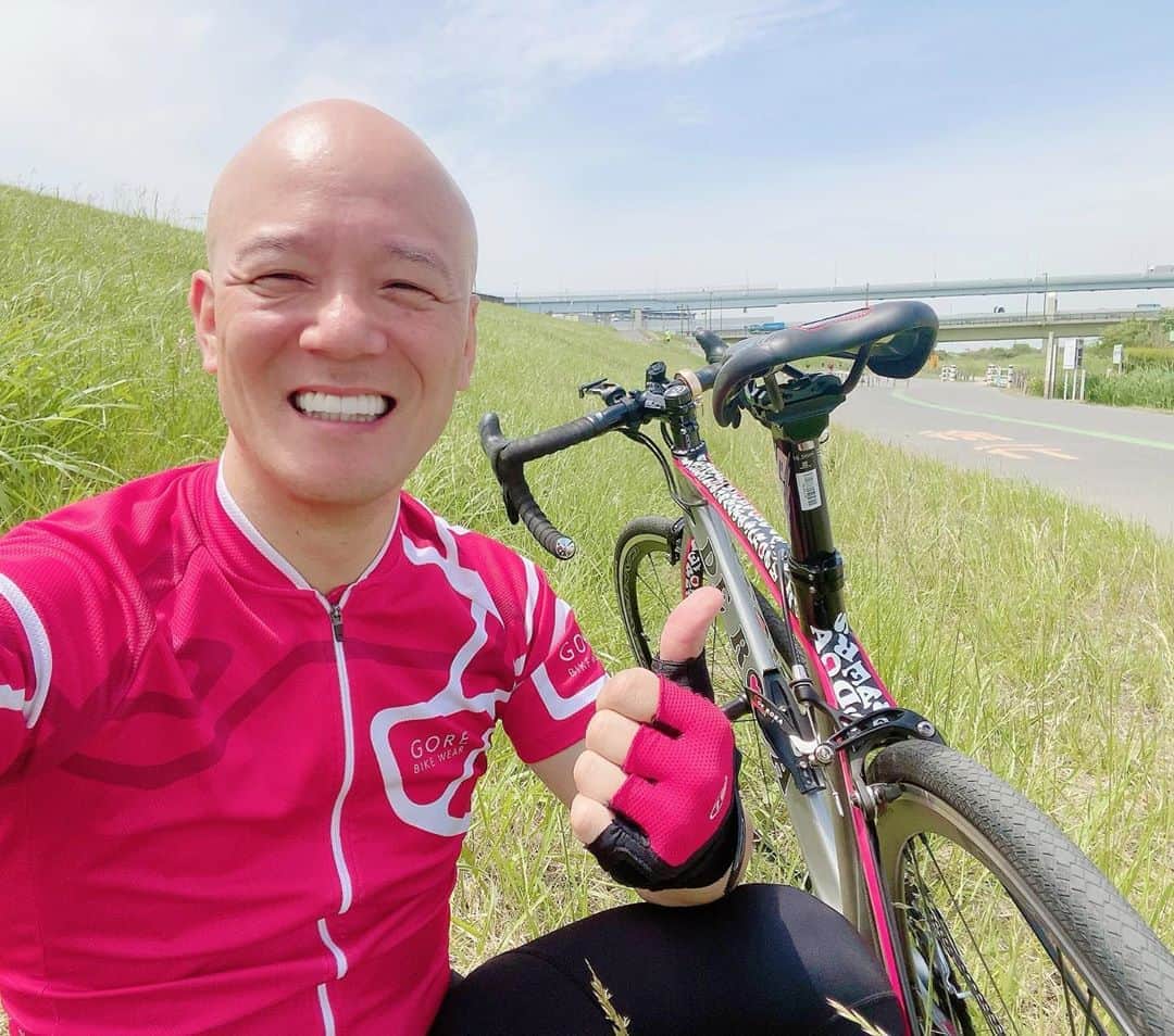 鴨頭嘉人さんのインスタグラム写真 - (鴨頭嘉人Instagram)「ロードバイクで体力アップ🔥めちゃくちゃ気持ちいい汗かいてまーす❤️」5月15日 12時52分 - kamogashirayoshihito