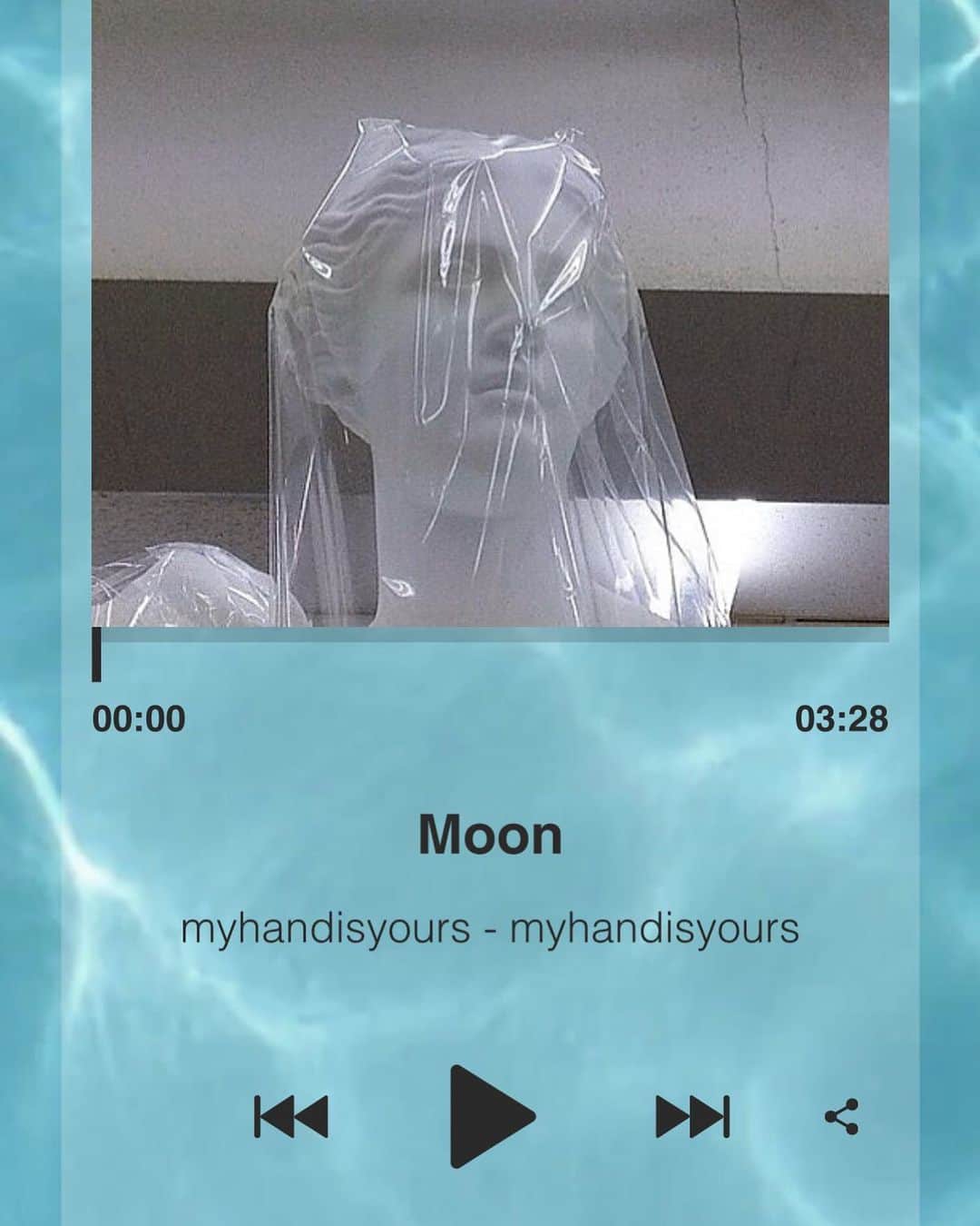 金子渚さんのインスタグラム写真 - (金子渚Instagram)「moon @kuminitta  Igtvで使用してるサウンドです💿  Water and cloud In pale  共にDISCOに作曲してくれたもので大切な曲  ストーリーズでリンクしておきます！  https://www.myhandisyours.com/」5月15日 13時00分 - nagisakaneko