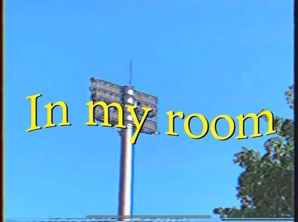山川未菜のインスタグラム：「@_kaoruko___  In my room 好きな子の好きな曲で映像で携われてはぴ〜〜 ストーリーにリンク貼るから見てみてね！🌅」