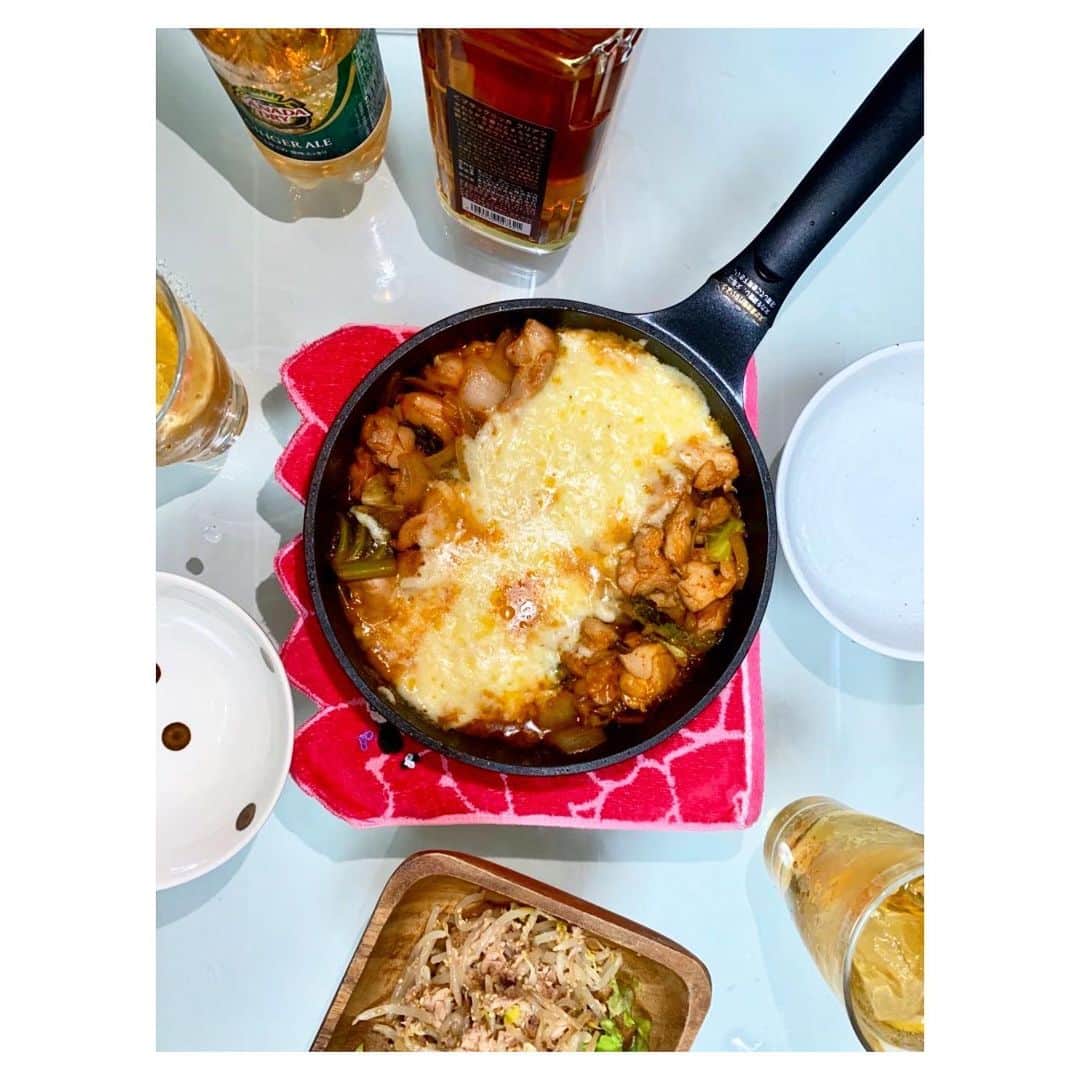 小林由佳のインスタグラム：「▷韓 ▷チーズダッカルビ ▷シーチキンともやしのナムル ▷ジンジャーハイボール  #YKitchen」