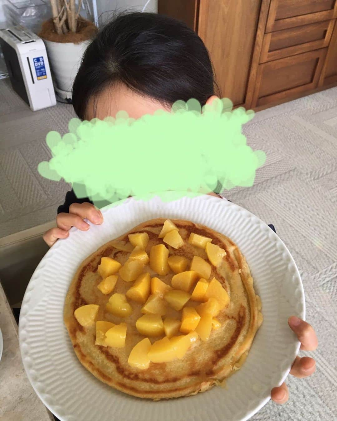 市川海老蔵 （11代目）さんのインスタグラム写真 - (市川海老蔵 （11代目）Instagram)「Making dessert I mean, when did you?! I mean, it’s done😆 Looks nice💕  I’m just so sleepy today... How come?  I was totally awake yesterday but today’s the peak of drowsiness😪 * オヤツ作り というか、 いつの間に！？ というか、 出来とる😆 美味しそう💕  私は今日 ひたすらに眠い、、 なんで？ 昨日は全然平気でしたが 今日眠気のピークが😪 #市川海老蔵 #海老蔵 #成田屋 #歌舞伎 #ABKAI #ABMORI #ebizoichikawa #ebizo #kabuki #thunderparty #theater #theaterarts #actor #japan #classic」5月15日 13時58分 - ebizoichikawa.ebizoichikawa