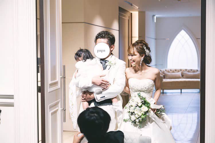 さっぴちゃんのインスタグラム：「... ... 𝐰𝐞𝐝𝐝𝐢𝐧𝐠 💐... ... . . 毎日幸せ〜☺️♡♡♡ 👨🏽とあかりが大好きで仕方ない(ˊᵕˋ⑅)🎀 . . ………………………………(♡)……………………………… .」
