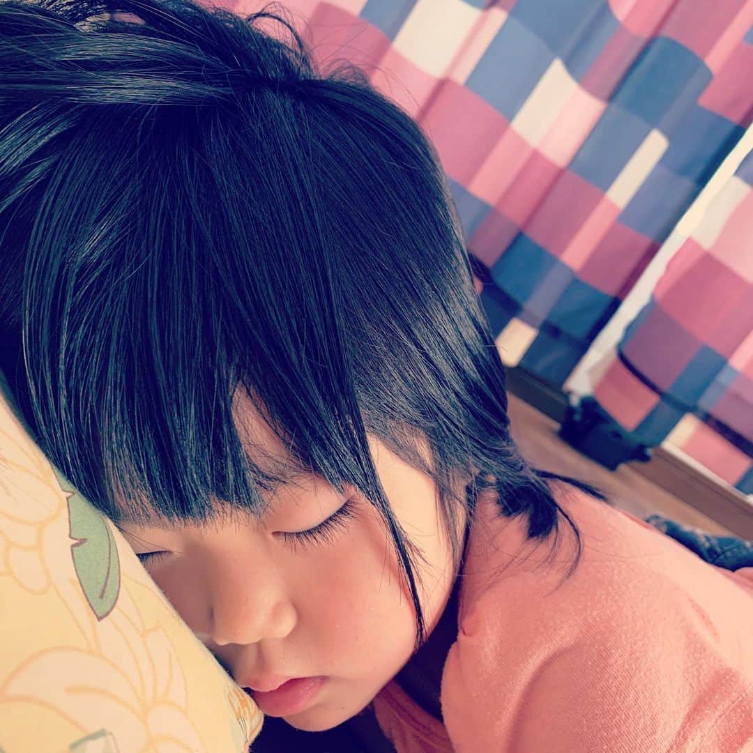 阿部浩貴のインスタグラム：「娘のお昼寝、寝かしつけに成功。 よし、今だ！あれこれやろうっ！」
