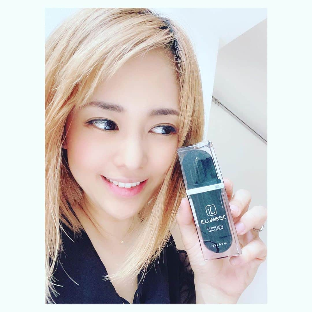 蒼井そらのインスタグラム：「2years to develop.  Finally...My #1 beauty product: ILLUMIRISE C.B.STEM CELLS perfect SERUM.  Follow our official account and check it out  @illumirise_official  構想2年。やっとやっと完成しました！！ とりあえず、詳しくはオフィシャルのアカウントのフォローをよろしくお願いします。  #illumirise #ヒト臍帯血細胞順化培養液 #導入型美容液 #へその緒 #ヒト幹細胞美容液 #肌の再生 #再生医療から生まれた美容液 #Recovery #Revival #Regeneration」