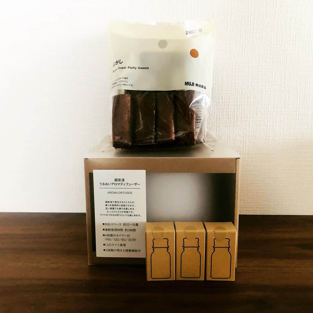 はねゆりのインスタグラム：「最近、無印良品にお世話になりっぱなし✨﻿ ﻿ 最近買ったものは﻿ ﻿ 冷水専用ボトル💧﻿ 水出しティーバック(はと麦&レモングラス)🍋﻿ お風呂掃除用ブラシ🧽﻿ ティッシュケース﻿ ウエットシートケース🧘🏻‍♀️﻿ ﻿ ﻿ そして、やっとゲット‼️﻿ アロマディフューザー🧚🏻‍♀️﻿ ﻿ あと、大好きなふ菓子💕﻿ ﻿ ﻿ お部屋がどんどん過ごしやすくなる。﻿ ﻿ ﻿ ﻿ #chichijojo﻿ #無印良品」