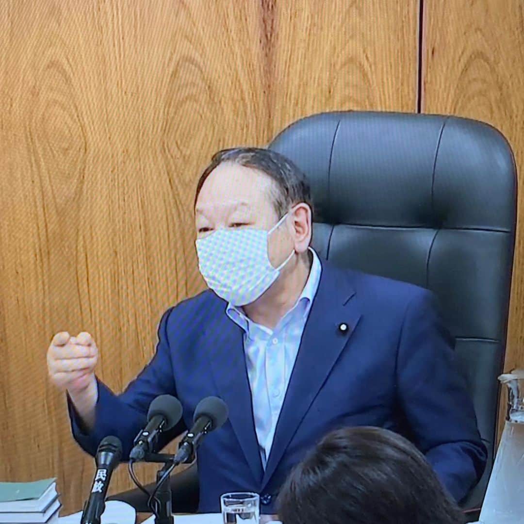 浅野忠信のインスタグラム：「国会中継見てます」