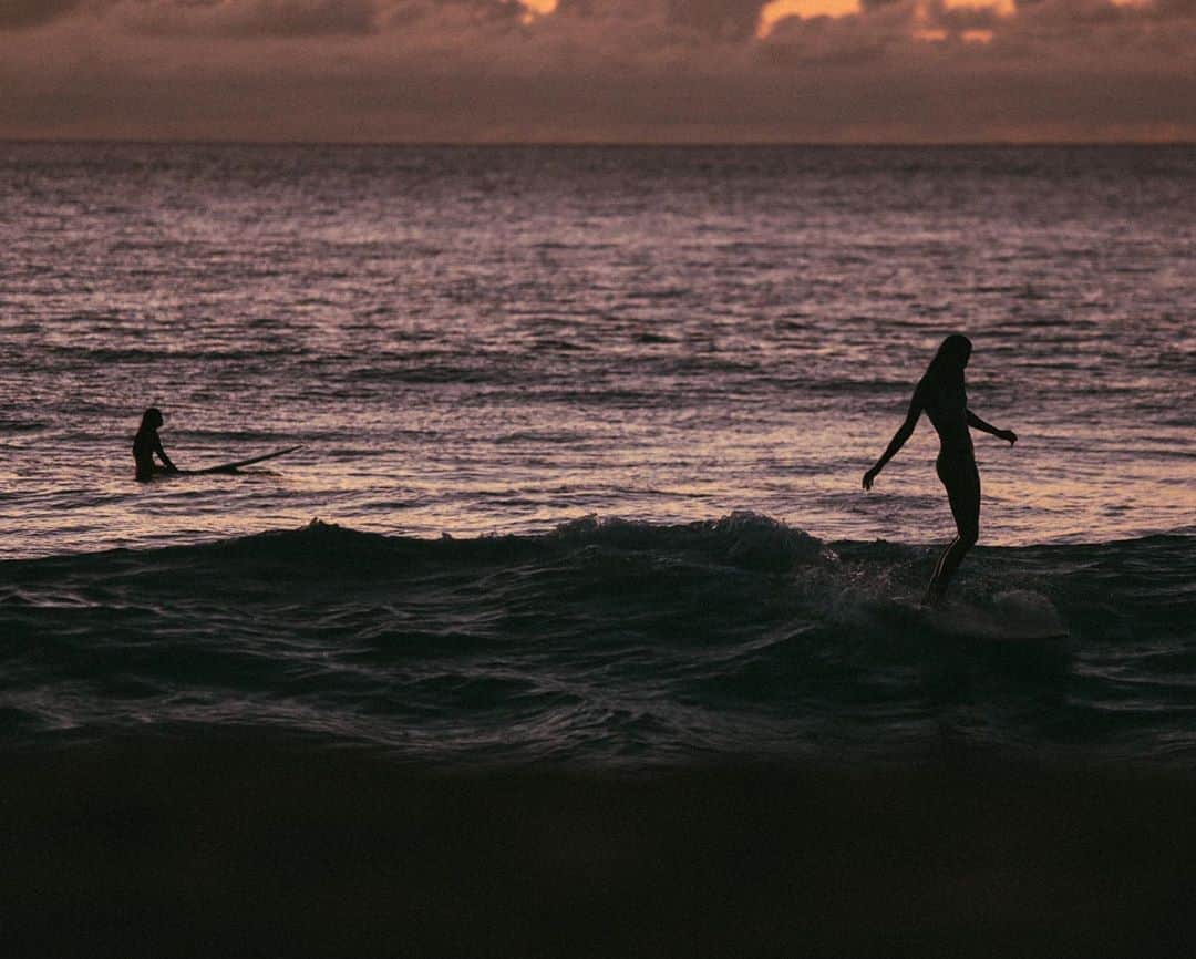 マリア・マーフィーのインスタグラム：「💗🌟@raisedbythewaveshawaii 📸 @brooklynhawaii」