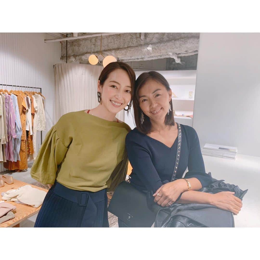 上野なつひのインスタグラム：「写真を見返してて大事な一枚を載せそびれていたので🤭✨ 大好きな律子さん！いつもパワフルで太陽みたいにパワーがある先輩！ インスタ見てても生き方、考え方、過ごし方、人柄、とっても尊敬します！ いつも温かい言葉で支えて頂いてる✨ やっぱりハッピーを与えられる人って素敵！！ 先輩の背中を追いかけて私も毎日を楽しく、強く生きよう🤩❤️ #田中律子 さん」