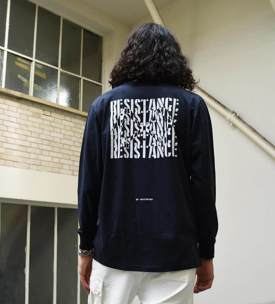 のインスタグラム：「Bonjour 👋 Nous sommes heureux de vous annoncer la réouverture de la boutique @bdp_68 - samedi 16 mai 11h 💙 Nouvelle collection SS20 disponible ! Nous vous préparons des belles surprises pour vous remercier de votre soutien 👍💙 L’Eshop reste temporairement fermé jusqu’à la fin mai 🚧 Portez-vous bien ! Equipe BDP ❤️🧡💛💚💙 #bleudepaname  #resistance ✊」