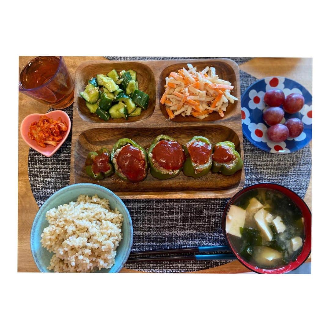大山未希さんのインスタグラム写真 - (大山未希Instagram)「🍽 ピーマンの肉詰めは このスタイルのほうが好き。 I♡きゅうり🥒は盛り沢山！ #ピーマンの肉詰め #おうちごはん #みきごはん🍙 ↓」5月15日 16時19分 - miki_oyama1003