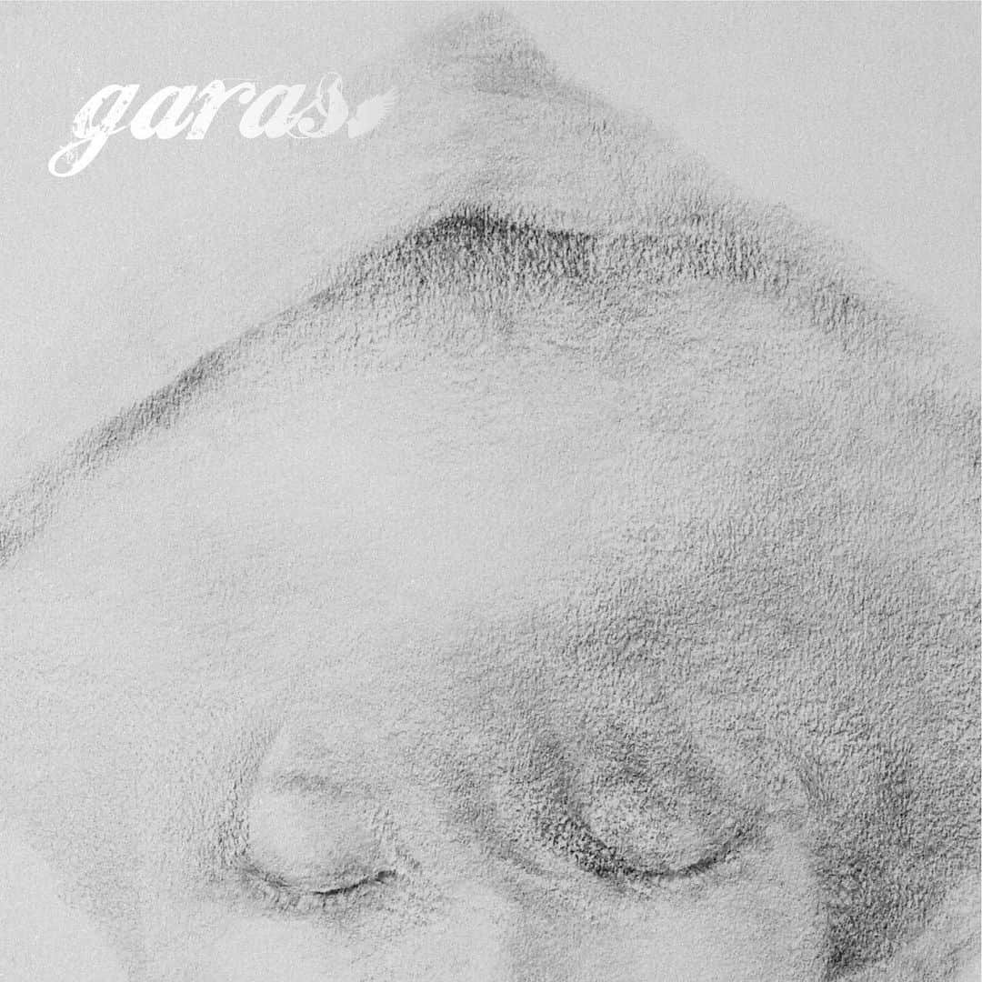 片平実さんのインスタグラム写真 - (片平実Instagram)「Garas新曲 「光」 本日配信開始。  Garasは現在、 メンバーもフレキシブルに活動しており、 この「光」よりvo.NAUT参加。 エモーショナルでリリカル 素晴らしい声が 楽曲と見事にハモっています。  そしてHRSMによるトラック 美しくも繊細なアレンジが 楽曲の輝きを増してくれてます。・ ・ ・ 「光」は元々 この現在の状況についての曲ではなく かなり前から温めていた曲ですが "今"しかないと思いました。・ ・ きっと聴いてくれた人に光が射したり この状況を救ってくれたり 未来を導いてくれたりする 本気でそう思ってたりします。  どうか届きますよう。 ・ ・ 🕊🕊🕊 ・ ・ Garas 12th Song 〝光〟  Song. MK／Vo.NAUT／Track.HRSM／Image.Kosuke 2020.5.15 全世界配信開始・ ・ ・ 「この闇の中から光を追い求め やがて自ら光になり 未来を照らし出す」 今に放つ希望の歌。 新たにNAUTを迎えた第一歩。  DL▶︎linkco.re/RzMVh3UV YT▶︎youtu.be/MM4OAOSOosE」5月15日 16時22分 - minorukatahira