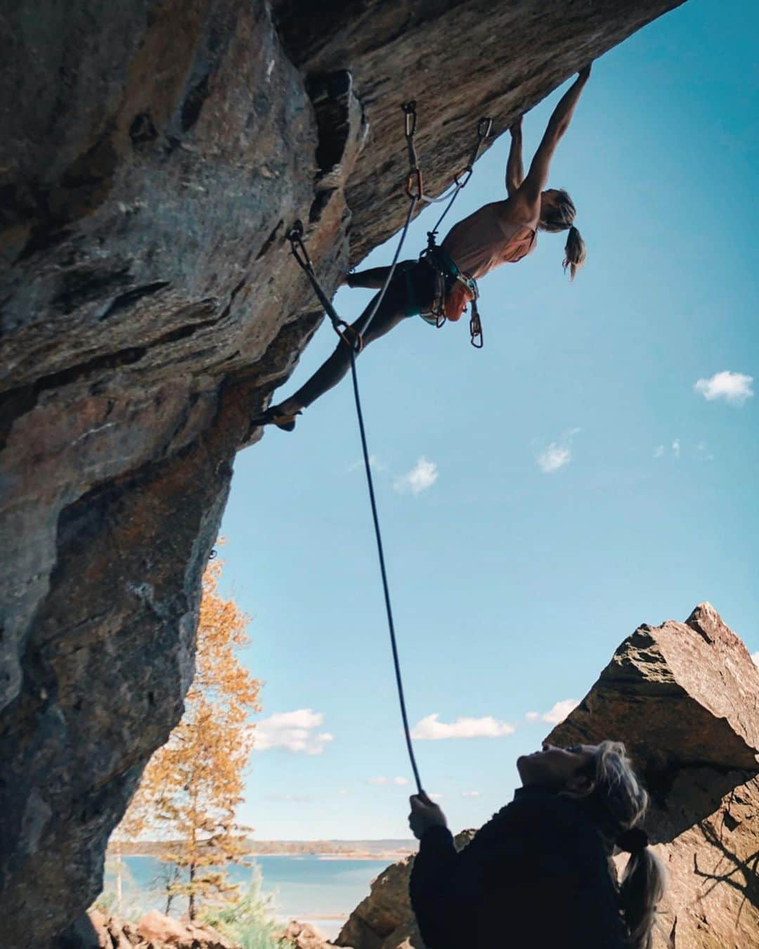 マチルダ・セーデルルンドさんのインスタグラム写真 - (マチルダ・セーデルルンドInstagram)「Granite climbing 🧗🏼‍♀️ My first spring spent in Sweden in many years. I still have lot of gems to climb and explore in my home country 💛💙」5月16日 3時23分 - matilda_soderlund