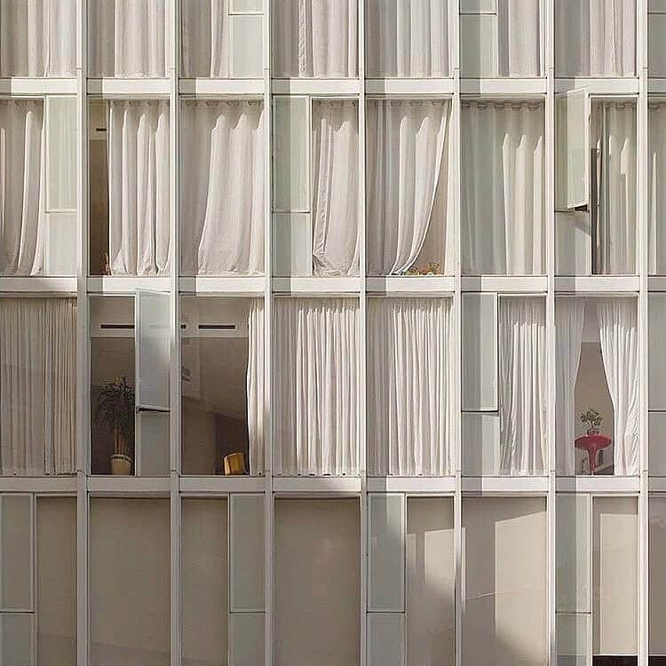 のインスタグラム：「Watching the world from the windows, what views are you dreaming of?  #LookingAhead #SpringSummer #Inspiration  Credits // @lulaida________」
