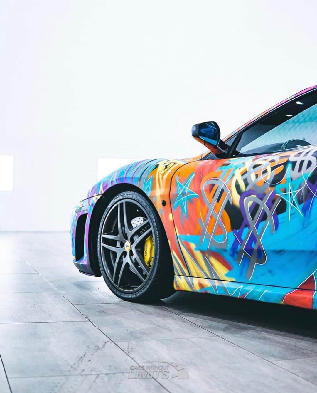 CarsWithoutLimitsさんのインスタグラム写真 - (CarsWithoutLimitsInstagram)「Taking creativity to the next level 🦄 Owner @amirsoura  Artist @diogosnow / @artbydsnow  Photo @maxparkesphoto  #carswithoutlimits #ferrari #f430」5月16日 2時25分 - carswithoutlimits