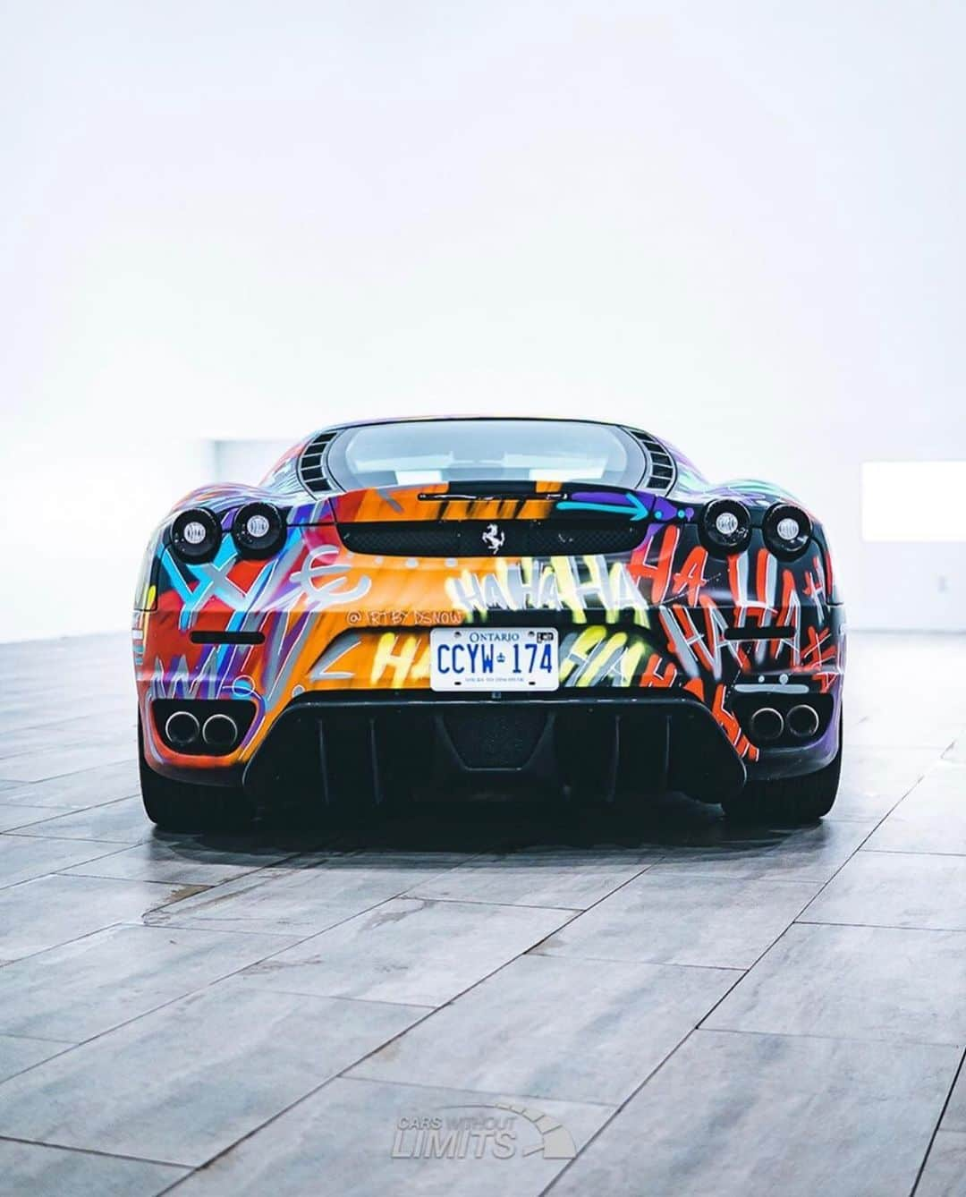 CarsWithoutLimitsさんのインスタグラム写真 - (CarsWithoutLimitsInstagram)「Taking creativity to the next level 🦄 Owner @amirsoura  Artist @diogosnow / @artbydsnow  Photo @maxparkesphoto  #carswithoutlimits #ferrari #f430」5月16日 2時25分 - carswithoutlimits