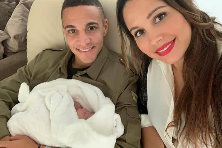 ロドリゴ・モレノ・マチャドのインスタグラム：「🇪🇸Feliz #DiaInternacionalDaFamilia para todas esas personas que forman parte de la “FAMILIA” que construí a lo largo de mi vida❤️😘. 🇧🇷 Feliz #DiaInternacionalDaFamilia para todas aquelas pessoas que formam parte da “FAMILIA” que construi ao longo da minha vida! ❤️😘」