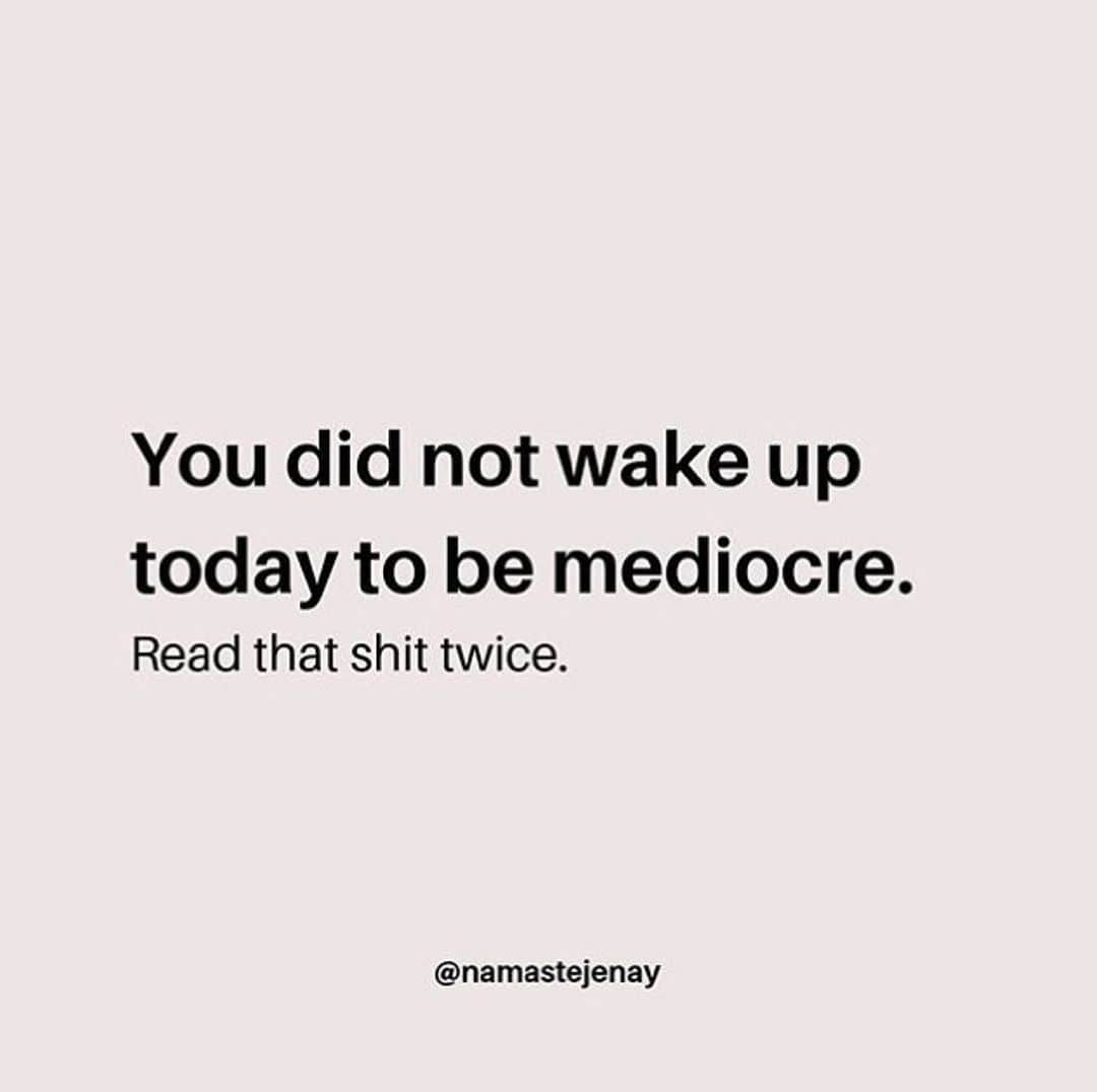 ダニエル・ピーザーさんのインスタグラム写真 - (ダニエル・ピーザーInstagram)「You don’t have to wake up and learn a new language, or wake up and do 27 workouts a day, but you should ALWAYS wake up knowing that you are so much more than mediocre ✨ #happyweekend」5月16日 2時41分 - daniellepeazer