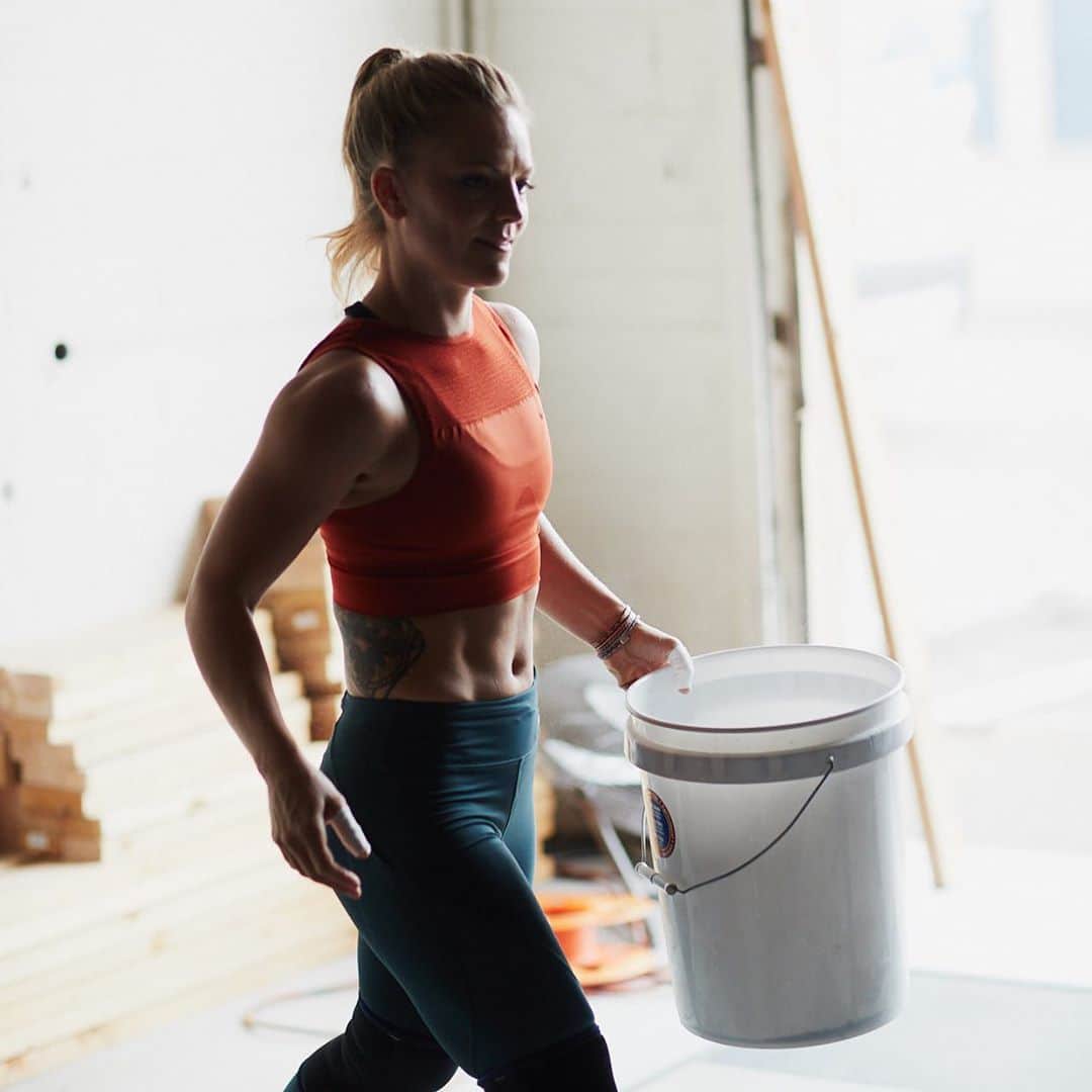 モーガン・キングのインスタグラム：「At this point, bucket all.」