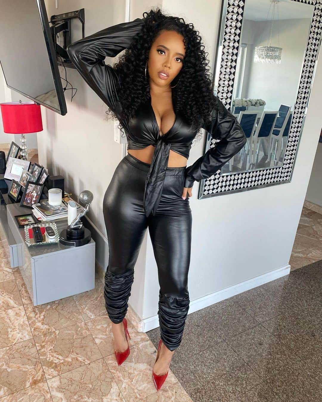 Angela Simmonsさんのインスタグラム写真 - (Angela SimmonsInstagram)「In the house with it 🥰 @fashionnova FashionNovaPartner」5月16日 2時44分 - angelasimmons