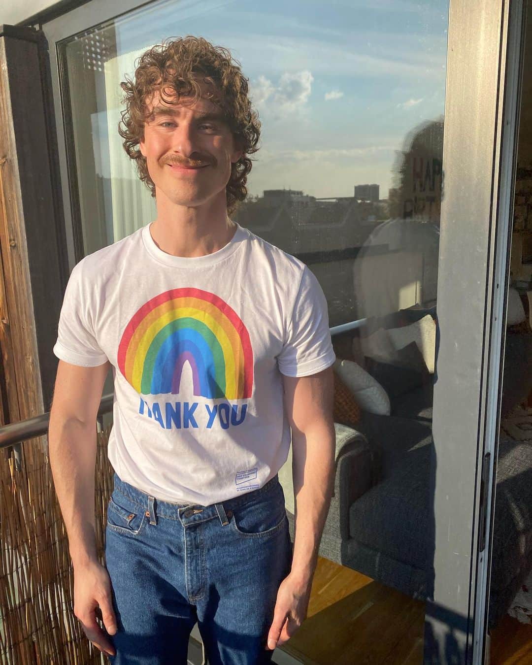 Don Brocoのインスタグラム：「Haiiiiiiiiiii! What a pleasant evening for  @five4fivefest eh! It’s all kicking off 7.30 BST tonight so tune in on facebook.com/five4fivefest or five4fivefest.com and pls donate if u can! all proceeds are going to @nhscharitiestogether thank u guys! xxx」
