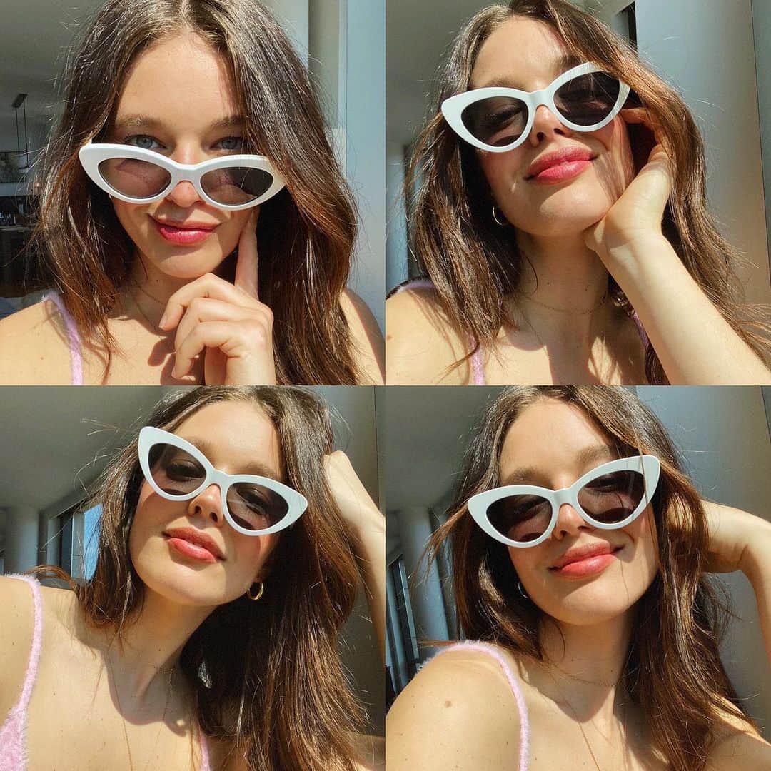 エミリー・DiDonatoのインスタグラム：「I’ve declared it summer time in this corner of my house @illesteva ☀️ PS @illesteva is taking this time to gift glasses to doctors and nurses around the world every week as a thank you for all of their incredible efforts and are also producing medical goggles to send to hospitals across the country in the next few weeks. Right now, they are running a promotion on their webiste with 25% off everything with code STAYHOME ♥️」