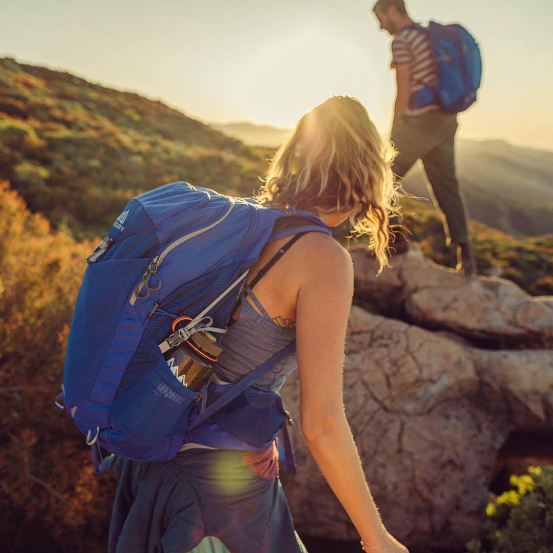 GREGORYのインスタグラム：「ACTIVE TRAIL | MIWOK&MAYA﻿ ﻿ ﻿ 素早い動きに機敏に反応し、何が起こっても対応できるミウォクとマヤは、一筋縄ではいかないハイキングコースでも体にフィットして安定したバランスを保ってくれます。﻿ ﻿ #Gregory ﻿ #グレゴリー﻿ #Miwok﻿ #Maya﻿」