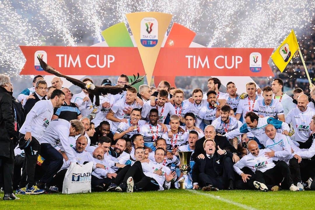 ロムロ・ソウザ・オレステス・カルデイラのインスタグラム：「15/05/2019 L’Aquila è ancora in alto. 7️⃣ X. 🦅🏆🦅🏆🦅🏆🦅🏆🦅🏆🦅🏆🦅🏆 . #Romulo #ForzaLazio #Lazio #Aquila #TimCup #CoppaItalia #CMonEagles #Vic7tory」