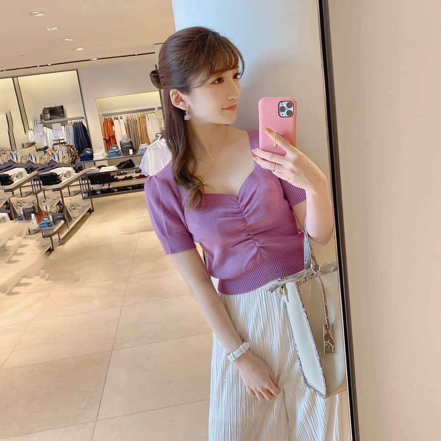 宅島紗彩さんのインスタグラム写真 - (宅島紗彩Instagram)「﻿ ﻿ 大好きな紫色のトップスお気に入り💜💛﻿ ﻿ ﻿ ﻿ ちょっと前のだからこの上にジャケット羽織ってたけどもう少ししたら1枚で着れるかな🥰﻿ ﻿ ﻿ ﻿ @aimable_i_sm  #aimable_i_sm #spring #wear #purple #purplefashion #fashion #lilybrown #過去pic #春服 #春服コーデ #おうち時間 #リリーブラウン #🦄 #💜 #💎 #✨」5月15日 18時41分 - saaya__822