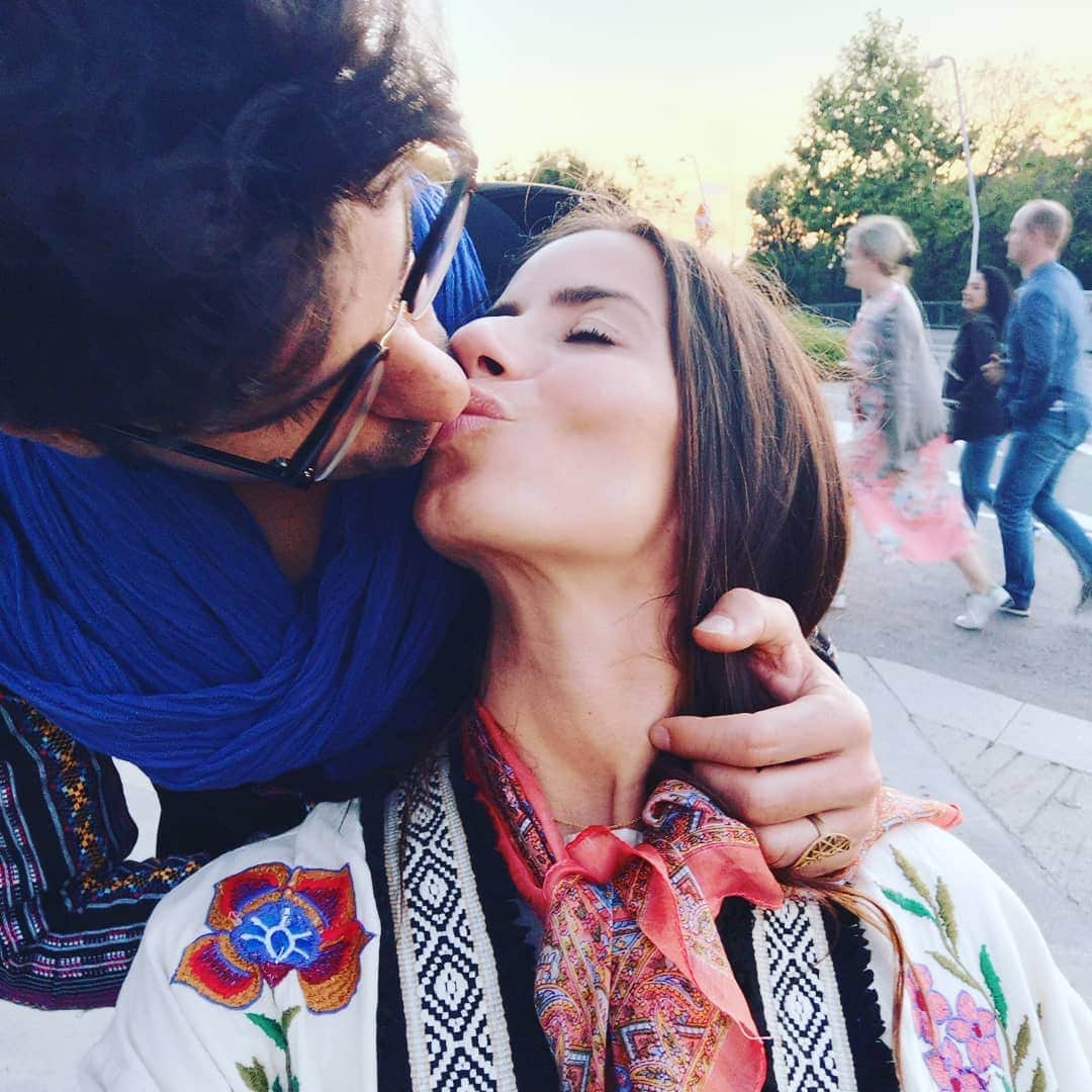 ハイメ・アルグエルスアリのインスタグラム：「Un beso contigo lo arregla todo 🍒」