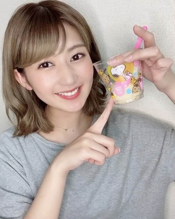 のインスタグラム：「♥ 自粛もこんな感じで呑気に楽しんでます🤭 うんまー！言うてます。音楽かけてて音消すしかなかったです。あほです。笑  #おうち時間 #stayhome #アイス #31アイスクリーム #おうちで過ごそう #部屋着 #コロナに負けるな #日本 #自撮り #自撮り女子 #selfie #snoopy」