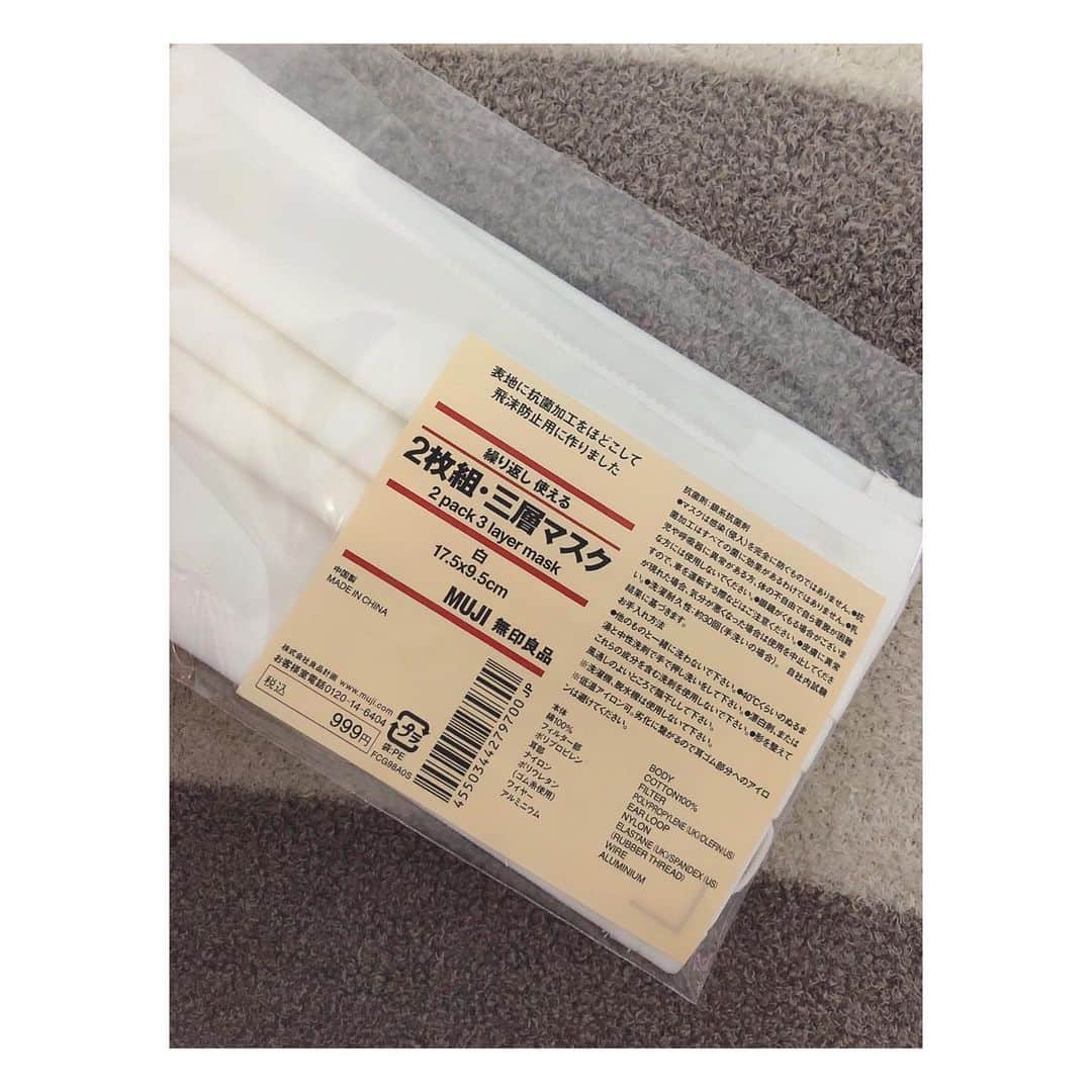 理絵さんのインスタグラム写真 - (理絵Instagram)「無印のマスク  日本製じゃないところがちょっと…アレですが『無印』だから買ってみました  少し大きいかな？って思うけど「大は小を兼ねる！」小さいよりいいね👍🏻うん  表地に抗菌加工をほどこしてあり約30回洗って使えるらしいです  #無印マスク #無印 #無印良品 #muji #mujirushi #マスク #마스크 #mask #model #actress #모델 #여배우 #tokyo #japan」5月15日 18時48分 - ____rie____