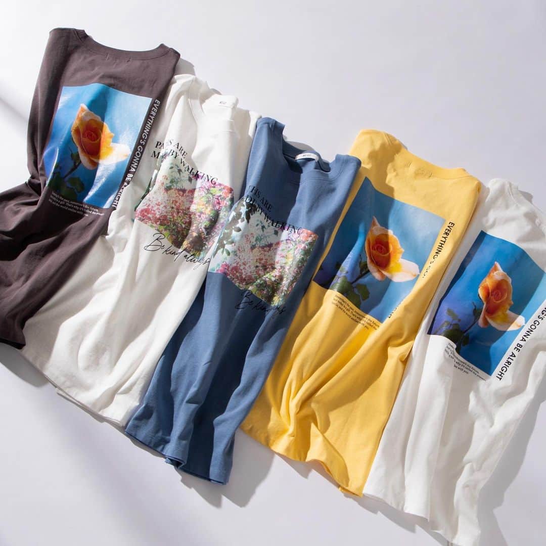 WEGOさんのインスタグラム写真 - (WEGOInstagram)「ㅤㅤㅤㅤㅤㅤㅤㅤㅤㅤㅤㅤㅤ ✔︎photo print big T-shirt ¥2,199(tax in) size:F color:wine/yellow/blue/black/white other ㅤㅤㅤㅤㅤㅤㅤㅤㅤㅤㅤㅤㅤ トレンドのシアーシャツと合わせてプリントをチラ見せさせたり、カラーパンツと合わせたルーズなスタイリングもオススメです◎ ㅤㅤㅤㅤㅤㅤㅤㅤㅤㅤㅤㅤㅤㅤㅤㅤㅤ #WEGO #ウィゴー #spring #summer #fashion #フォトTシャツ  #プリントTシャツ #Tシャツ #フラワープリント #フラワー #花柄 #photographic #Tshirt ##ladies #レディース #SALE #セール」5月15日 18時56分 - wego_official